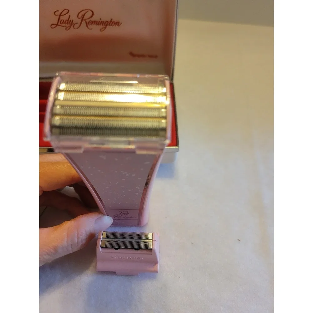 Vtg Lady Remington Electric Shaver MCM Grooming Kit Pink Gold - Untested no Cord